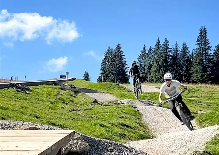 Auf der "Black" Line warten "Shark Fin", Drop und Gap auf fortgeschrittene Biker, die ihre Technik verbessern wollen.