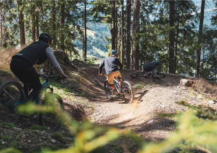 Jungs am Kirchberg Trail - Pushing through turns