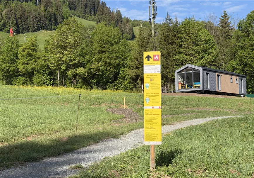 Mocking Uphill Trail Infotafel