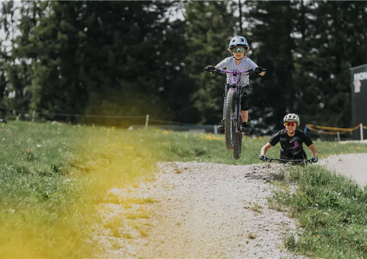 Perfekt für Familien und zum Lernen und Verbessern der Basics, auch beim Springen. Die MTB Family Area Streiteck Mulde.